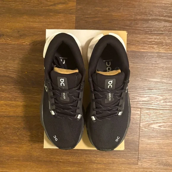 On Cloudflyer 5 - Picture 2 of 5